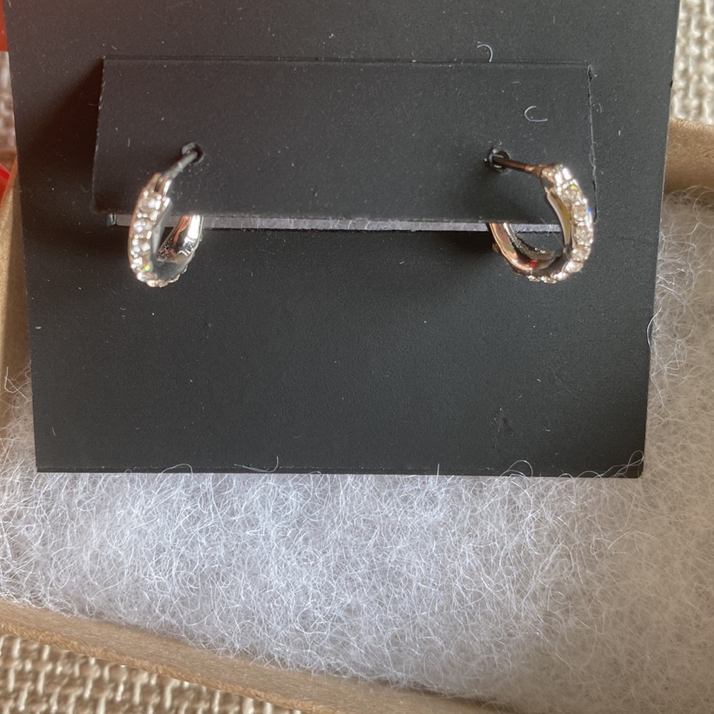 GIVENCHY EARRING - Picture 2 of 4